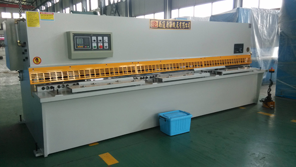 上海QC12K系列数控液压摆式剪板机